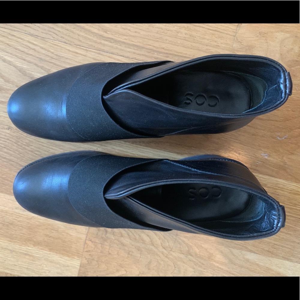 COS black elastic strap ankle boots size 40